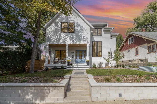 $1,665,000 | 31 X Stonebridge Boulevard, St. Paul, MN 55105