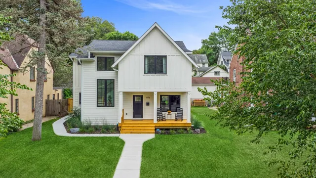 $1,665,000 | 31 X Stonebridge Boulevard, St. Paul, MN 55105