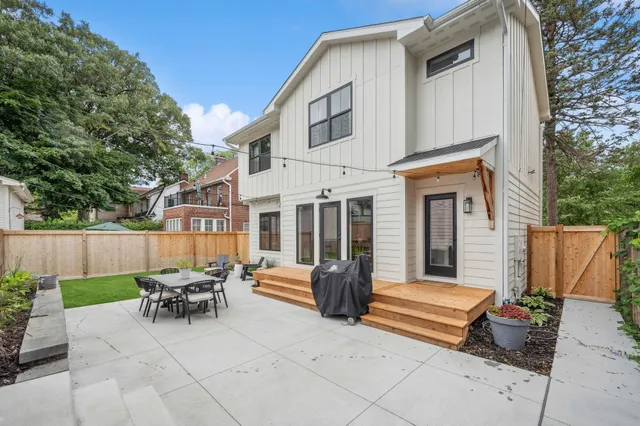 $1,665,000 | 31 X Stonebridge Boulevard, St. Paul, MN 55105