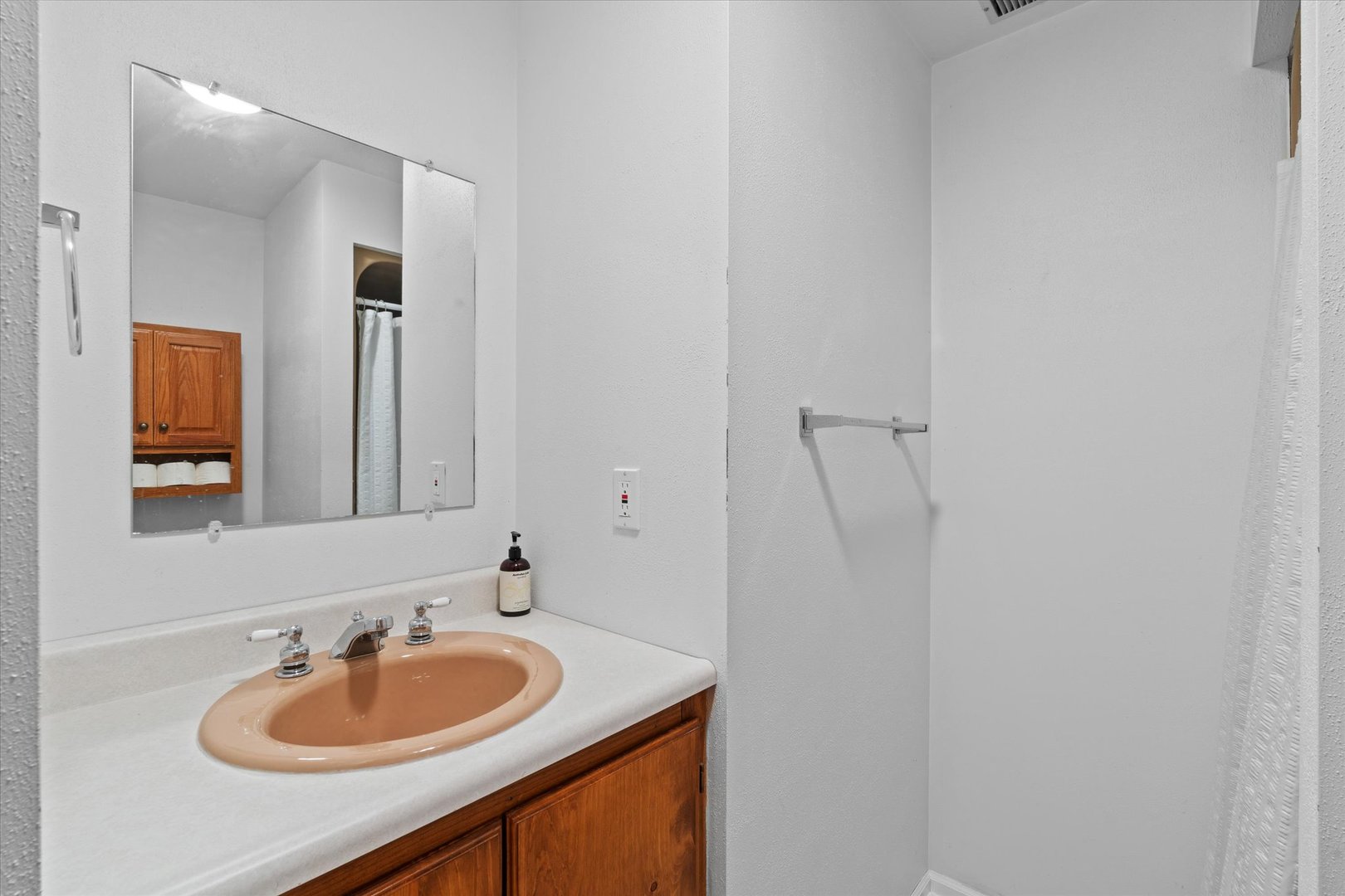 10 Oak Grove Road Geneseo, IL 61254 - Photo 32 of 43 a bathroom with a sink and a mirror