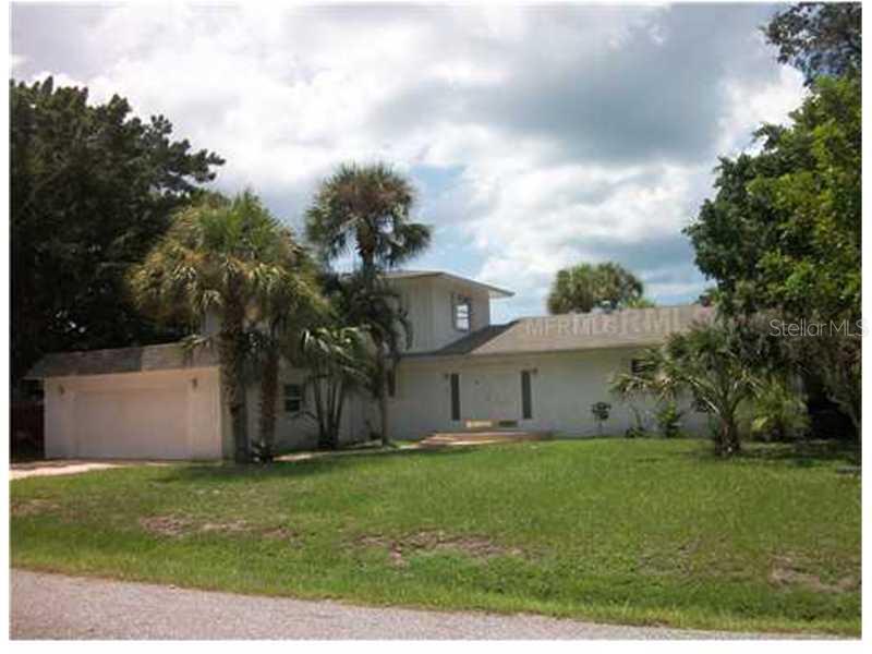 a view of a house with a back yard