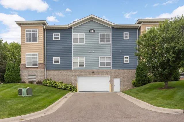 $209,900 | 1840 Freedom Lane, Unit 104, Chanhassen, MN 55317