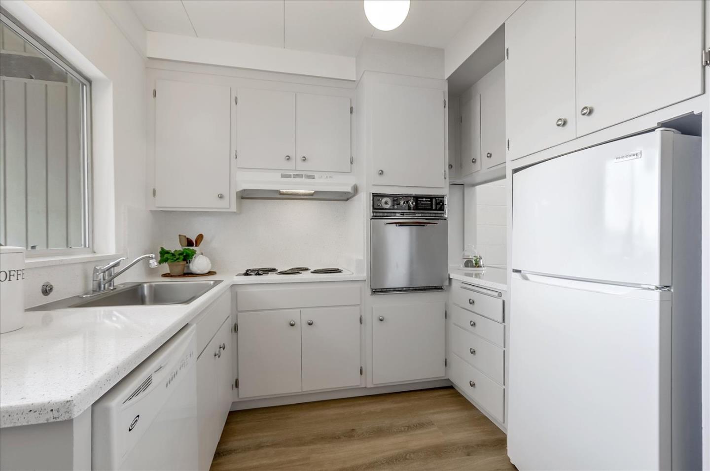 3907 Middlefield Road, Unit C Palo Alto, CA 94303 - Photo 11 of 49 Gallery Image 11