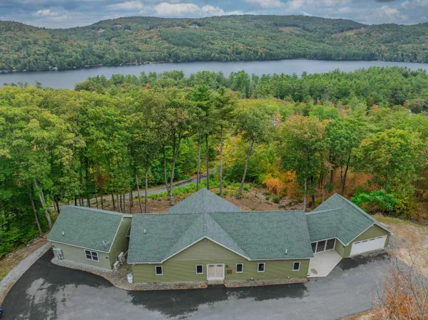$949,000 | 11 Sebec Road, Holderness, NH 03245