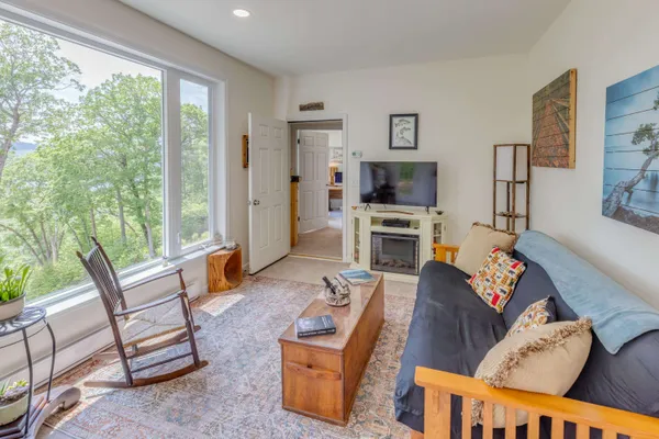 $949,000 | 11 Sebec Road, Holderness, NH 03245