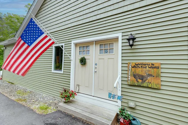 $949,000 | 11 Sebec Road, Holderness, NH 03245