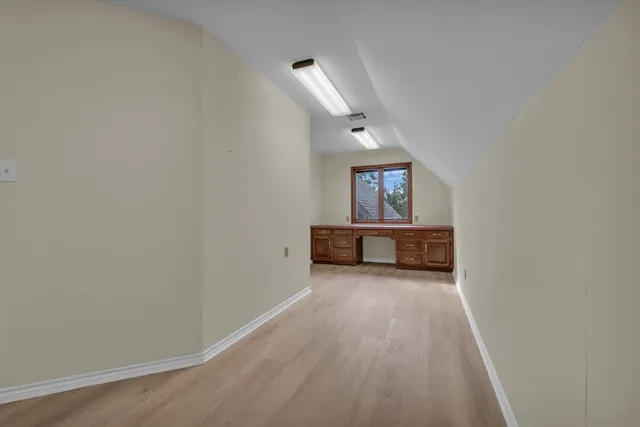 a view of a livingroom with furniture
