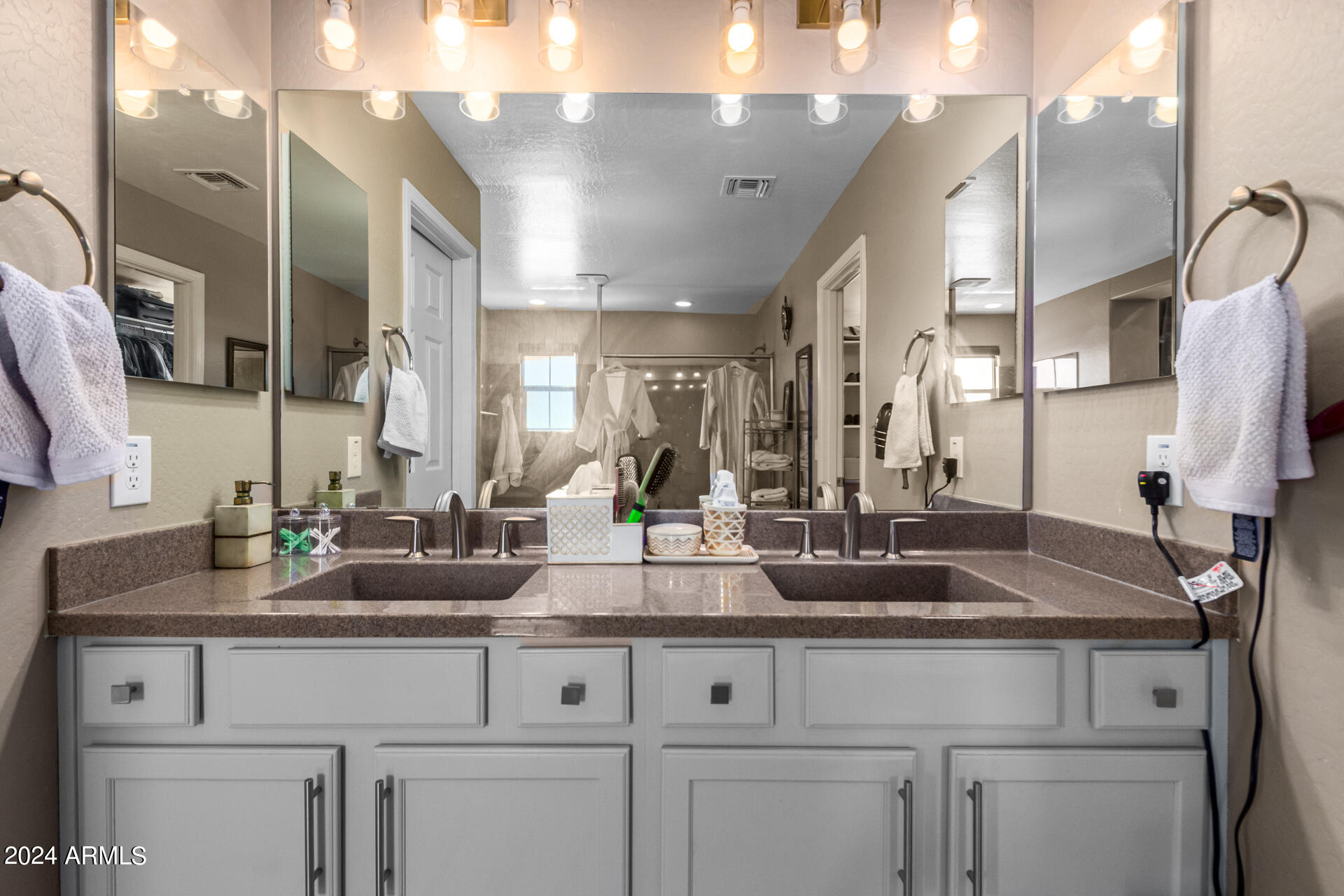 12106 West Rowel Road Peoria, AZ 85383 - Photo 13 of 34 Master Bathroom