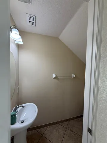 $2,750 | 8057 Prestbury Drive, Orlando, FL 32832