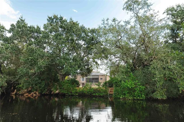 $784,900 | 9020 North River Road, Tampa, FL 33635