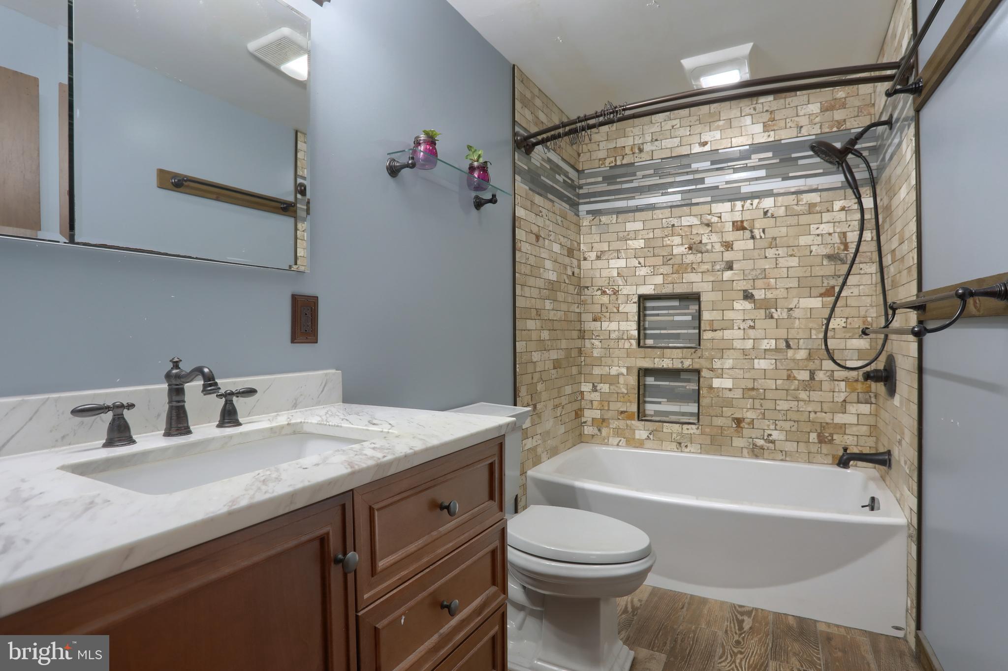 76 Edison Road Palmyra, PA 17078 - Photo 22 of 38 Full bath