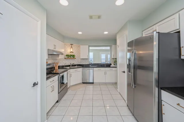 $599,900 | 3 Bayshore Point, Valparaiso, FL 32580