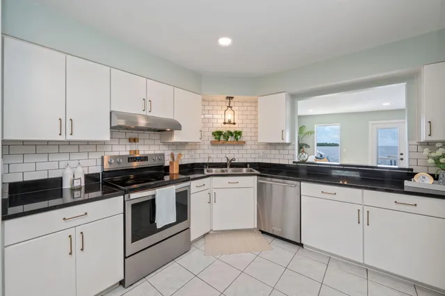 $599,900 | 3 Bayshore Point, Valparaiso, FL 32580