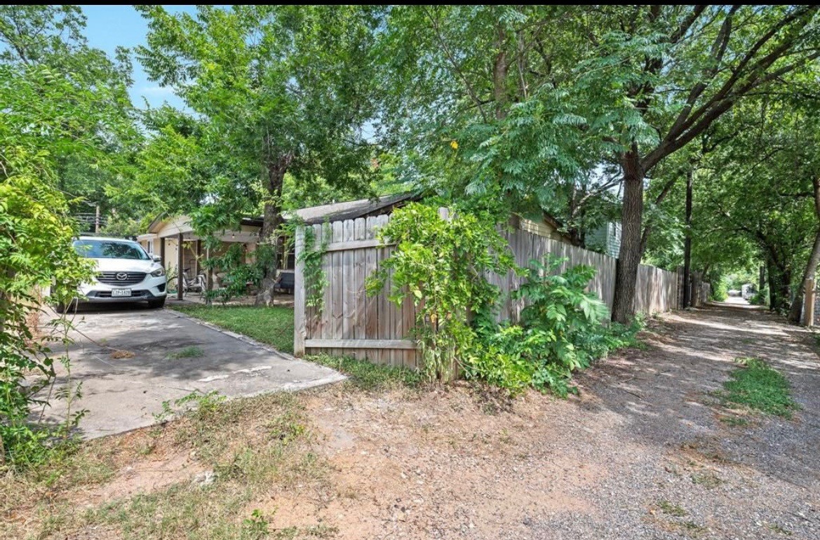 1606 Walnut Avenue, Unit B Austin, TX 78702 - Photo 4 of 23