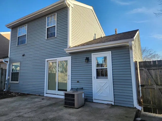 $229,900 | 624 Yale Lane, Unit 624, Island Lake, IL 60042