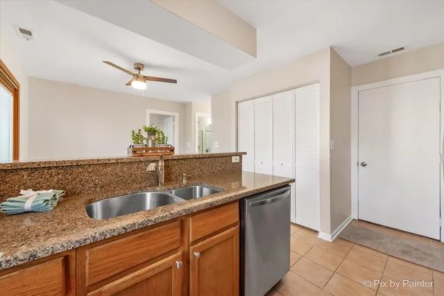 $229,900 | 624 Yale Lane, Unit 624, Island Lake, IL 60042