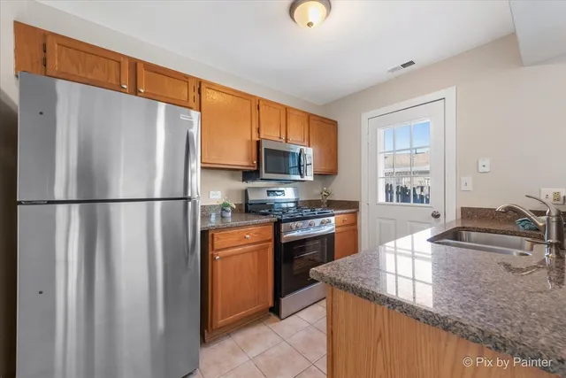 $229,900 | 624 Yale Lane, Unit 624, Island Lake, IL 60042