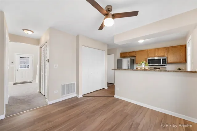 $229,900 | 624 Yale Lane, Unit 624, Island Lake, IL 60042