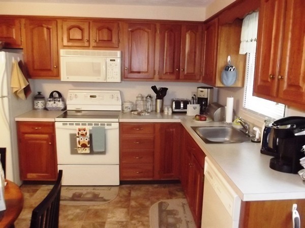 13 Cedar Road Holden, MA 01520 - Photo 5 of 22 Gallery Image 5