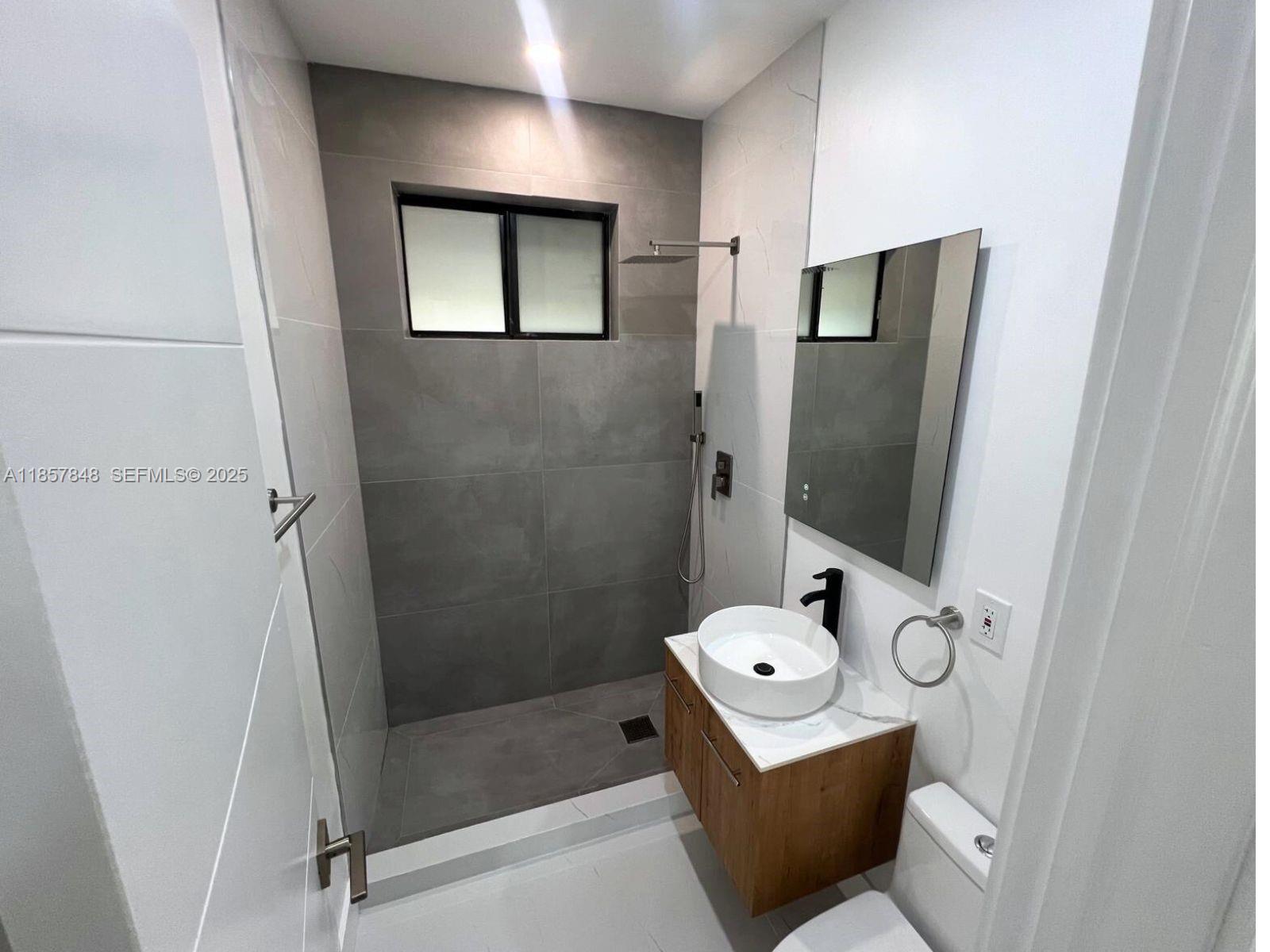 1376 Northwest 35th Street Miami, FL 33142 - Photo 22 of 31