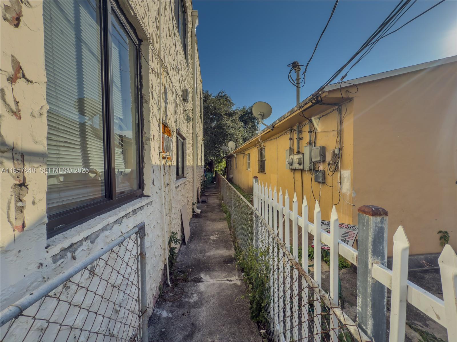 1376 Northwest 35th Street Miami, FL 33142 - Photo 5 of 31