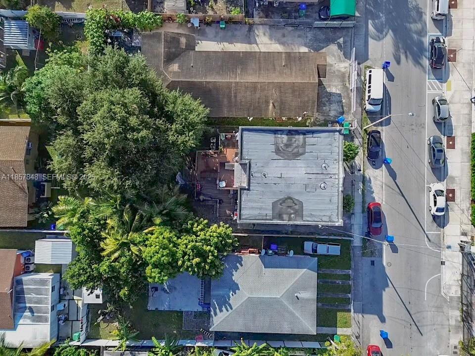 1376 Northwest 35th Street Miami, FL 33142 - Photo 6 of 31