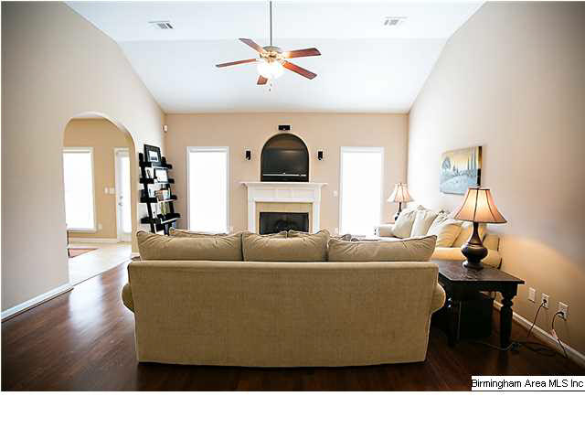 781 Valley Circle Leeds, AL 35094 - Photo 6 of 31