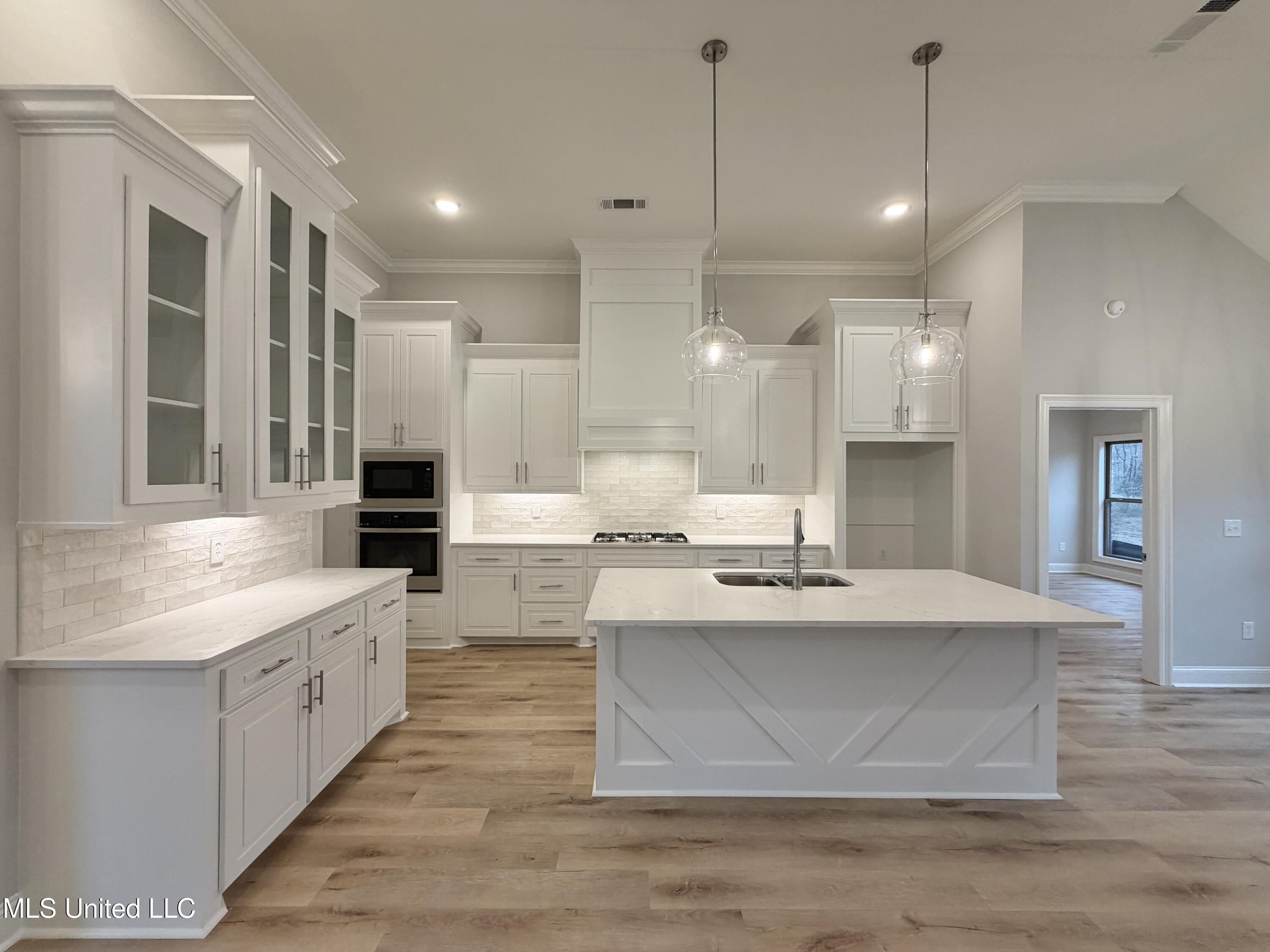 939 Mullican Road Florence, MS 39073 - Photo 8 of 34 IMG_3747(3)