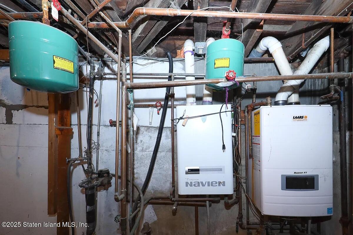 1905 Clove Road Staten Island, NY 10304 - Photo 21 of 29 a view of entryway and hall