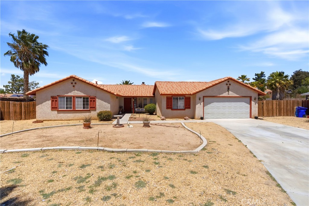 16433 Pauhaska Road Apple Valley, CA 92307 - Photo 3 of 50 Large driveway with RV parking