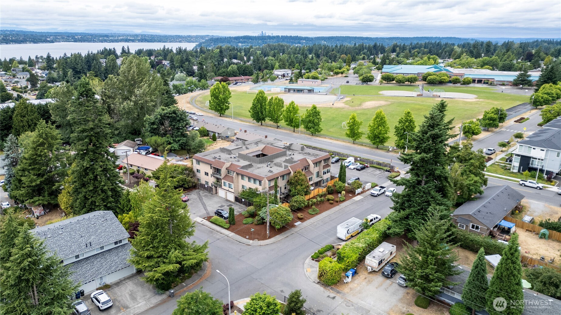 1177 Harrington Avenue Northeast Renton, WA 98056 - Photo 5 of 18 Gallery Image 5