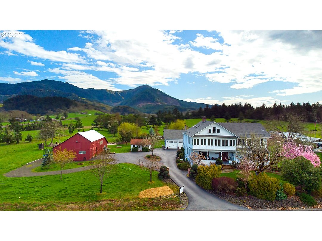 121 Melton Road Roseburg, OR 97470 - Photo 1 of 31 Gallery Image 1