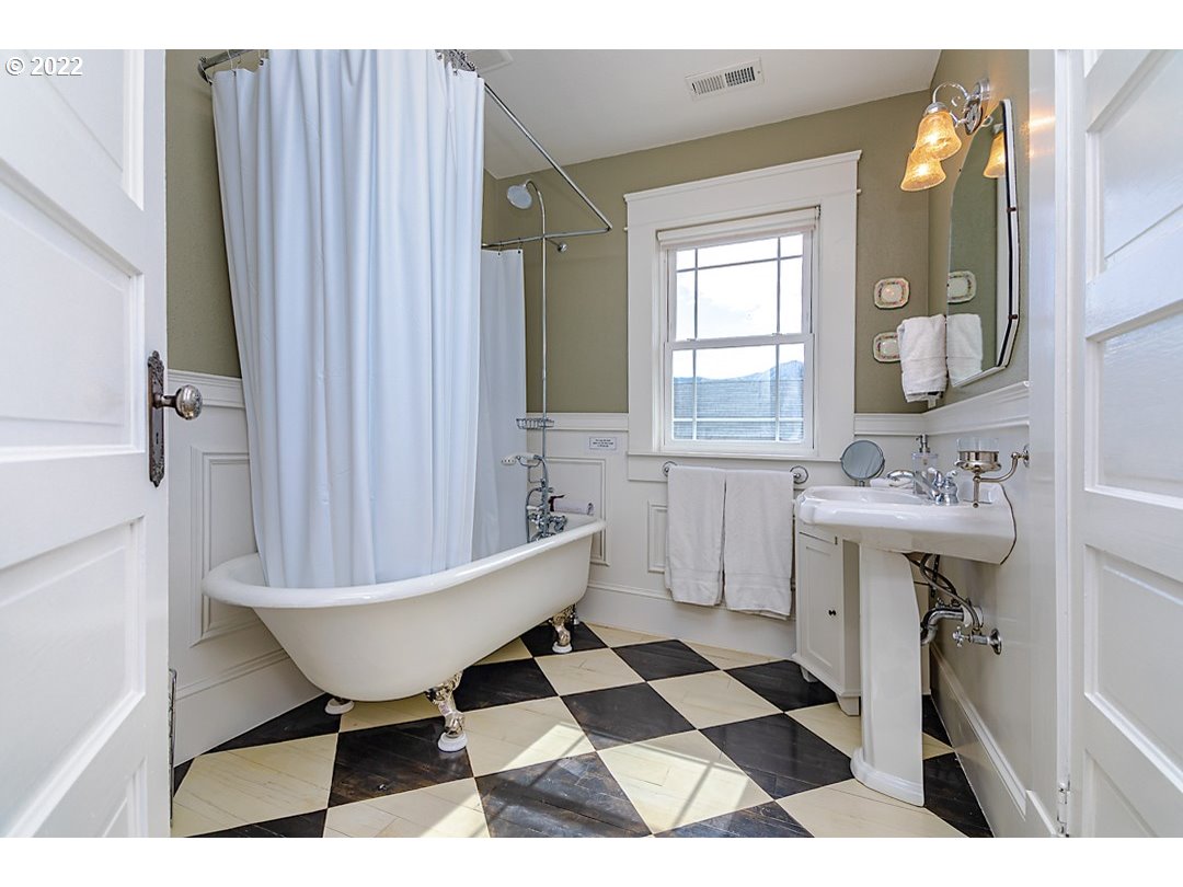 121 Melton Road Roseburg, OR 97470 - Photo 18 of 31 Gallery Image 18