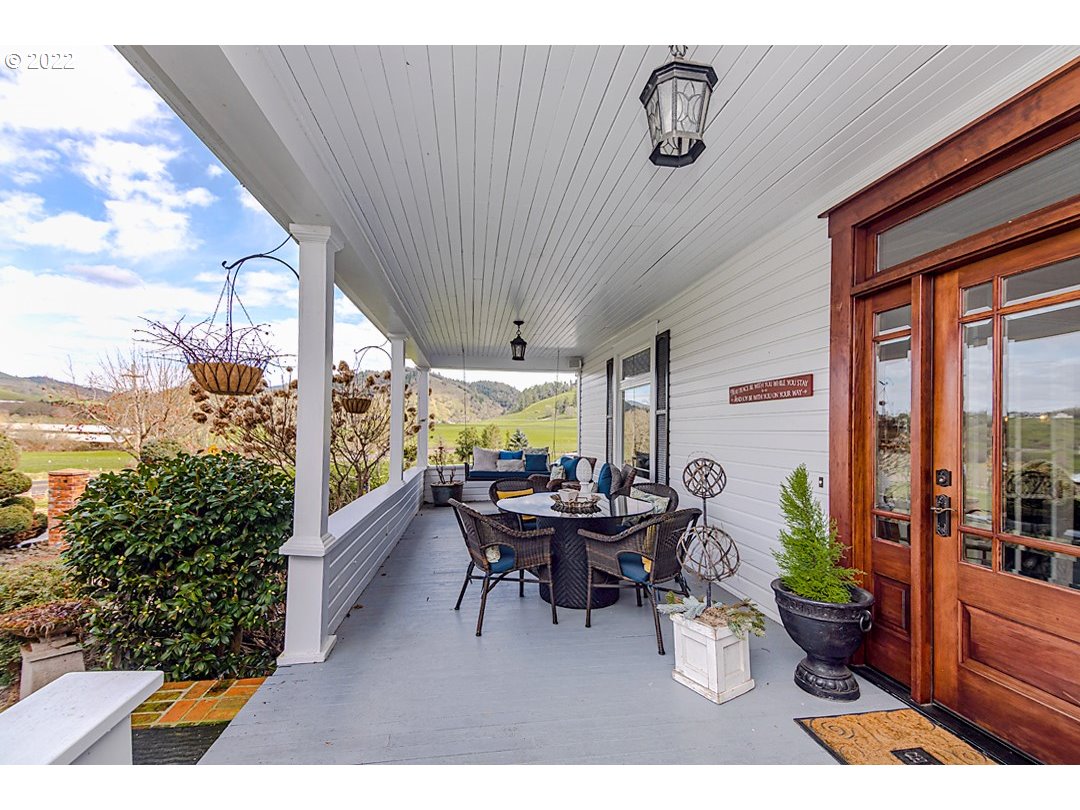 121 Melton Road Roseburg, OR 97470 - Photo 3 of 31 Gallery Image 3