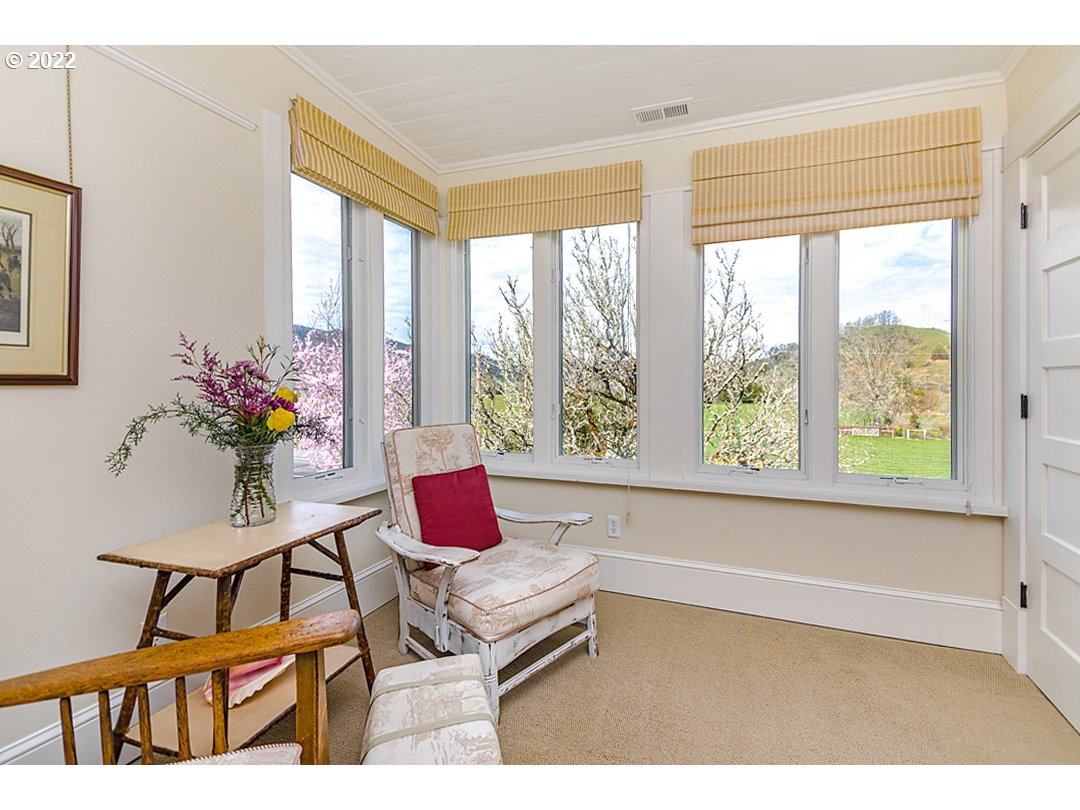 121 Melton Road Roseburg, OR 97470 - Photo 10 of 31 Gallery Image 10