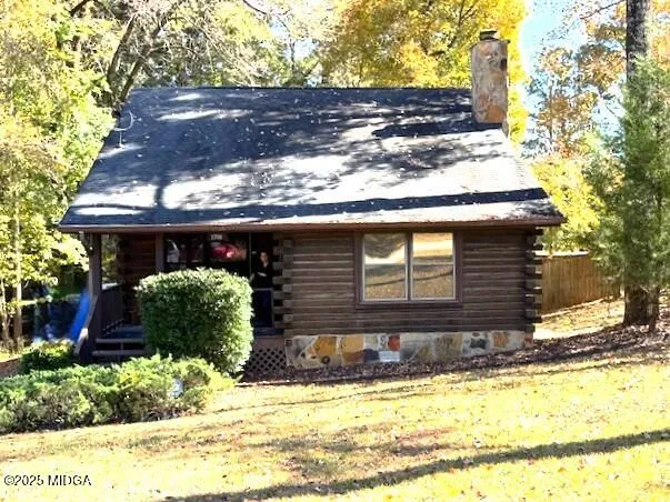a front view of house with yard