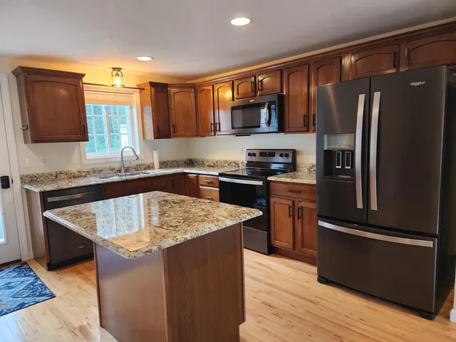 $2,600 | 28 Owens Drive, Unit 52, Swanzey, NH 03446