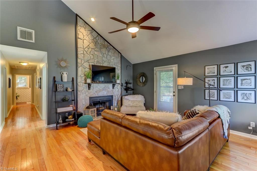 4312 Chilton Way High Point, NC 27265 - Photo 4 of 26 Gallery Image 4
