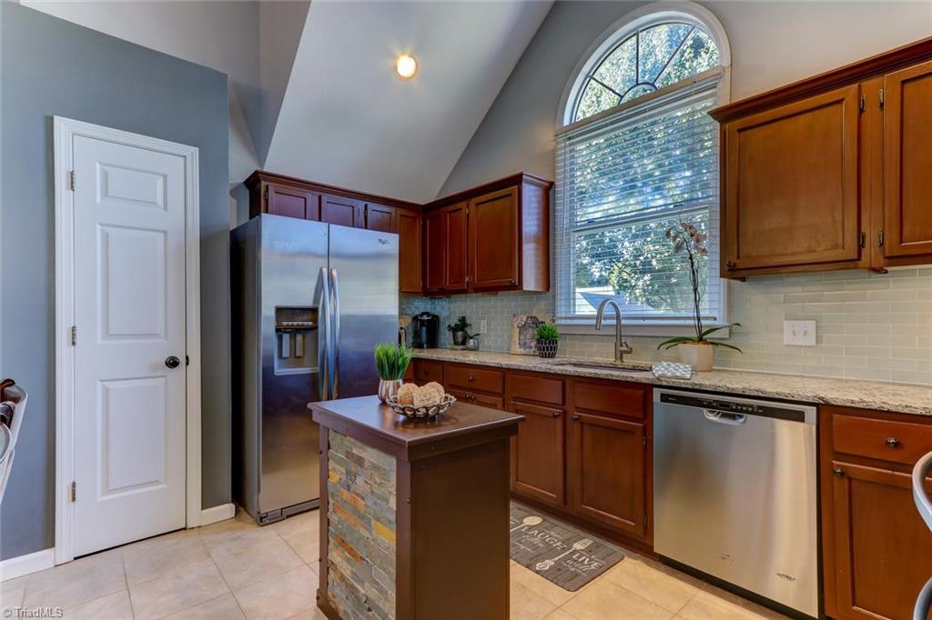 4312 Chilton Way High Point, NC 27265 - Photo 10 of 26 Gallery Image 10
