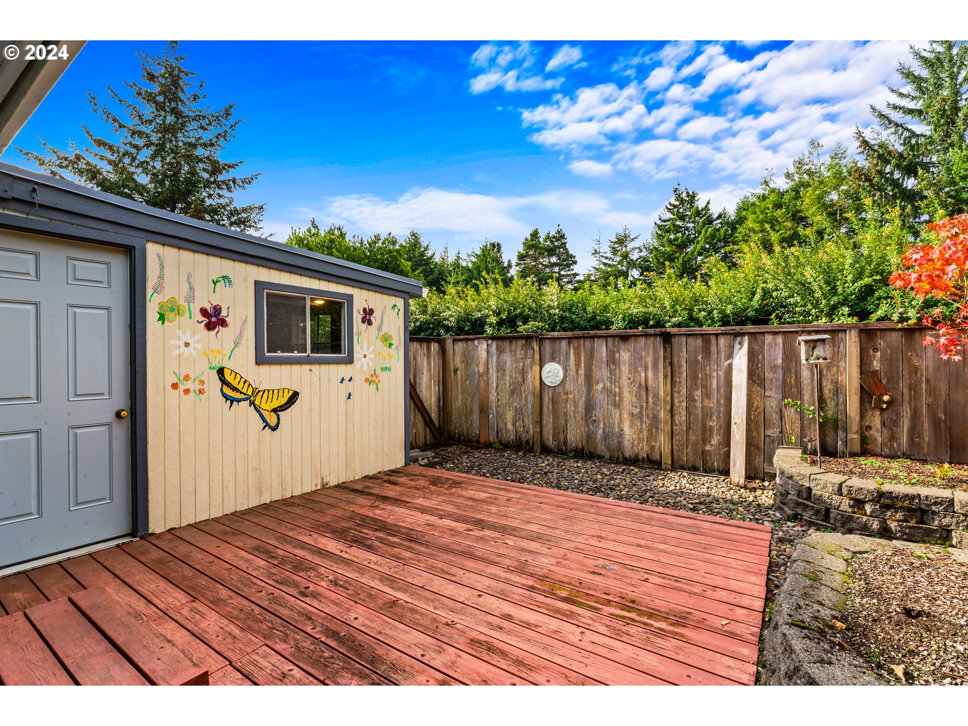 1600 Rhododendron Drive, Unit 406 Florence, OR 97439 - Photo 17 of 42 a backyard of a house