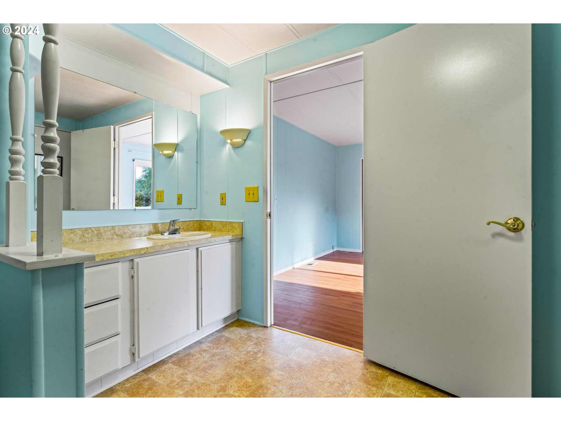 1600 Rhododendron Drive, Unit 406 Florence, OR 97439 - Photo 22 of 42 a bathroom with a sink and a mirror