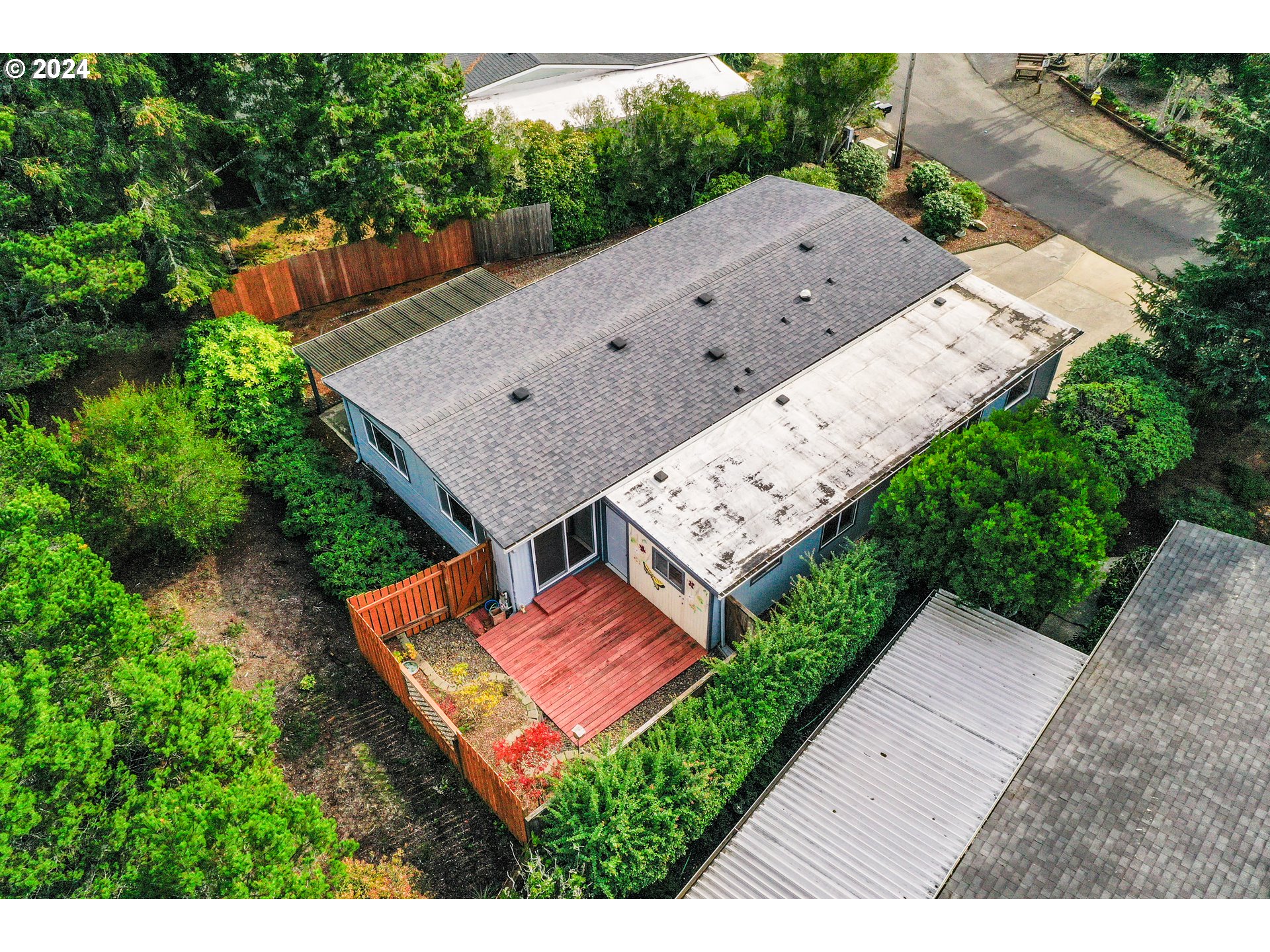 1600 Rhododendron Drive, Unit 406 Florence, OR 97439 - Photo 36 of 42 an aerial view of a house with pool