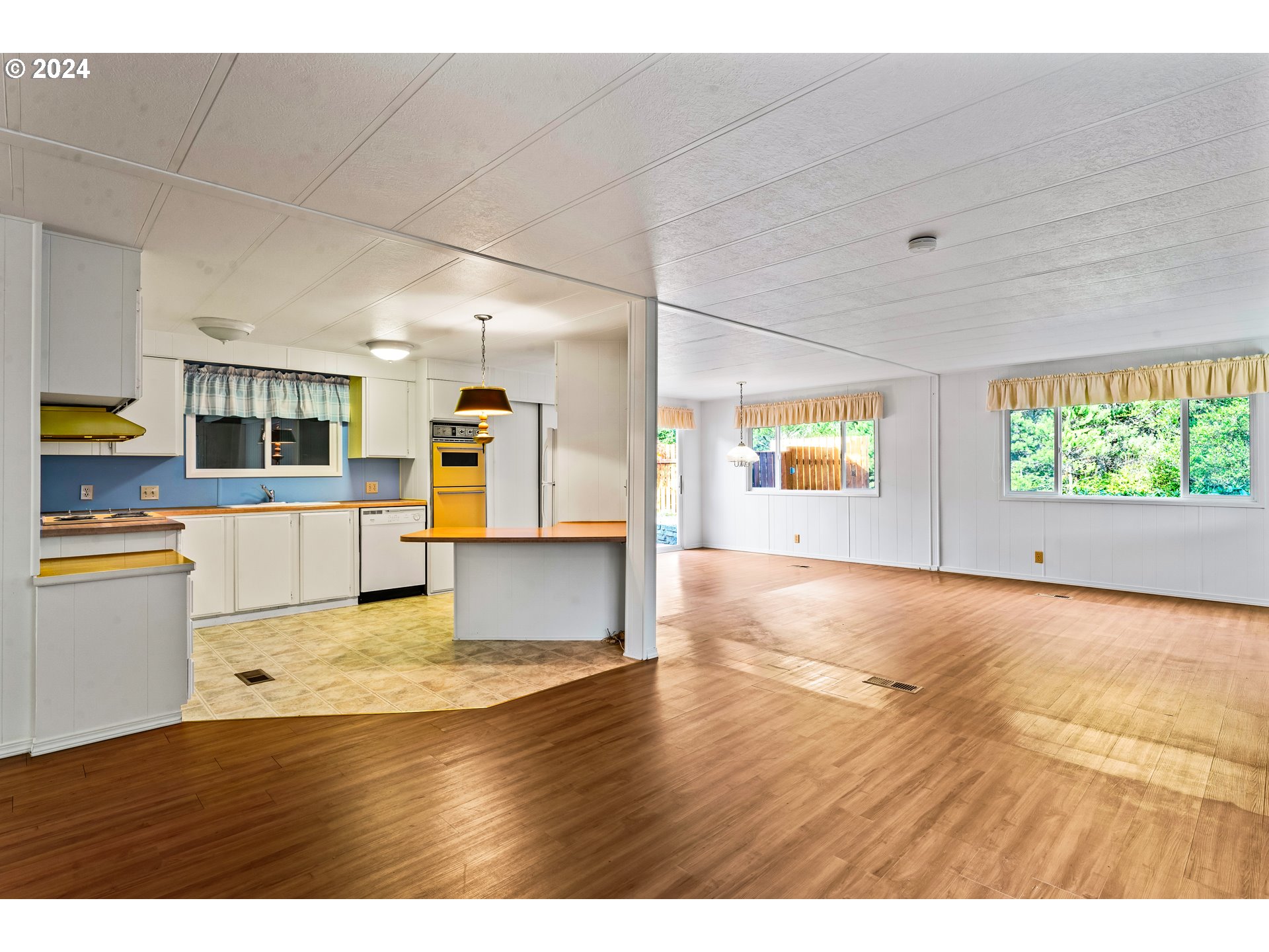 1600 Rhododendron Drive, Unit 406 Florence, OR 97439 - Photo 10 of 42 a view interior of kitchen and hall with wooden floor