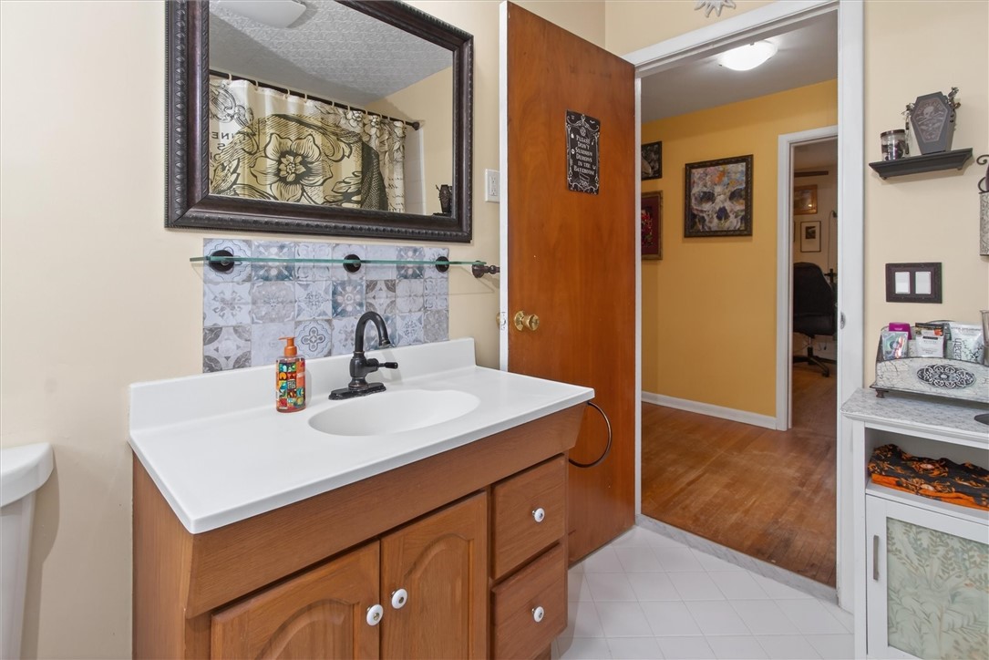 555 Elmgrove Road Gates, NY 14606 - Photo 17 of 29