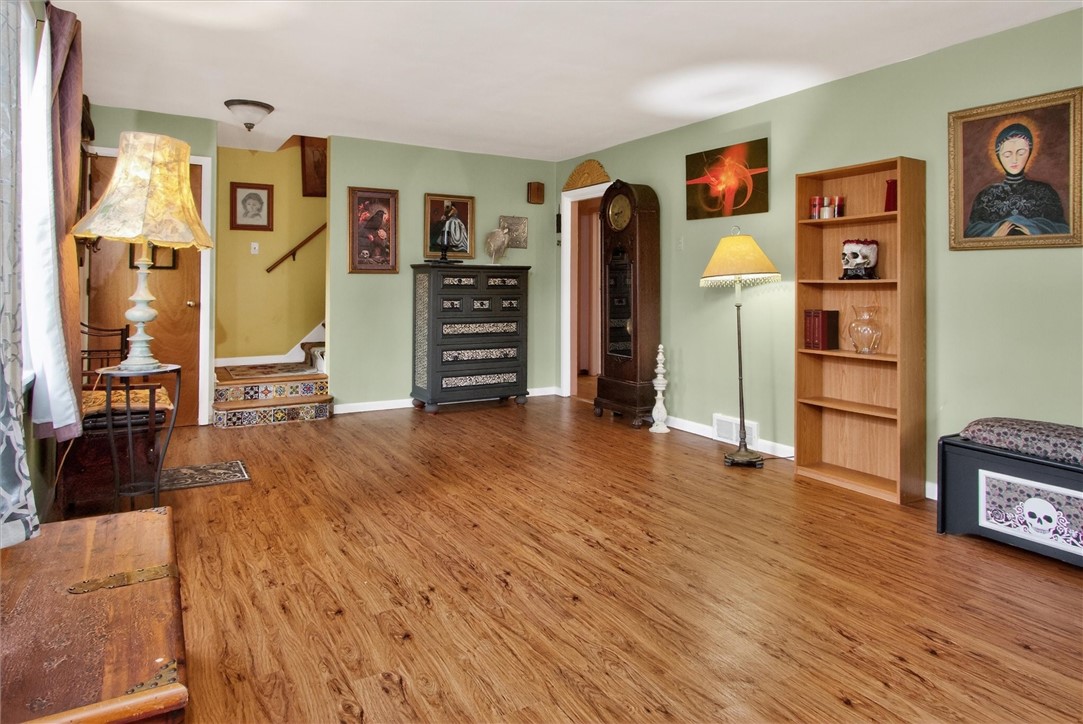 555 Elmgrove Road Gates, NY 14606 - Photo 3 of 29