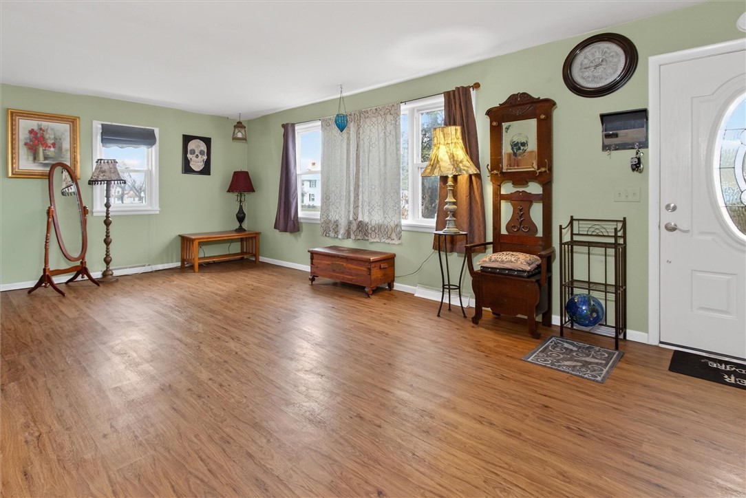 555 Elmgrove Road Gates, NY 14606 - Photo 4 of 29