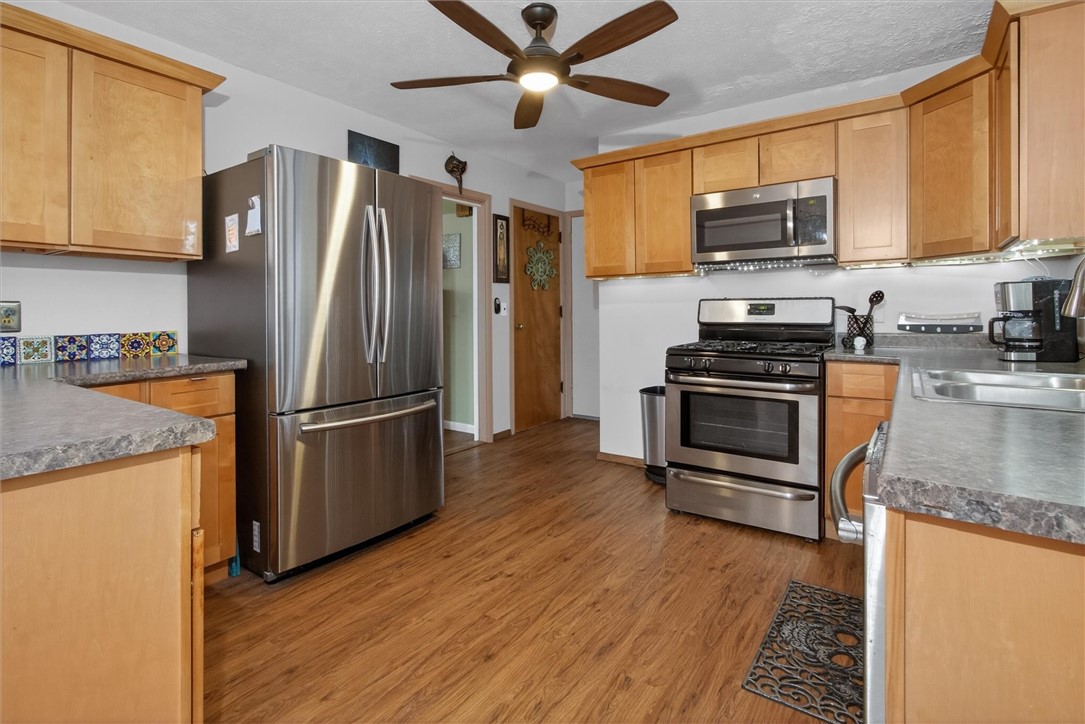 555 Elmgrove Road Gates, NY 14606 - Photo 6 of 29