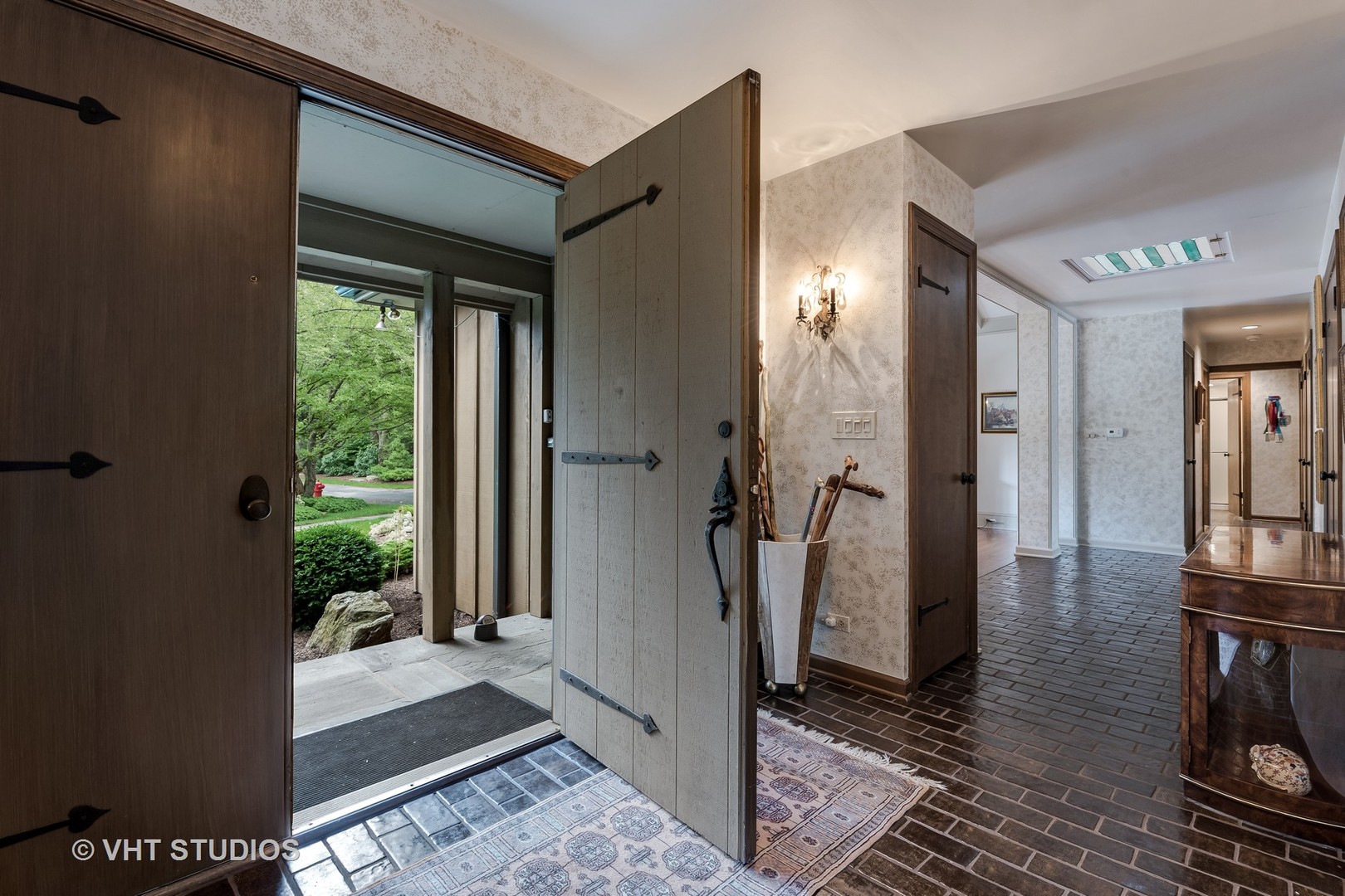 1644 Sunset Ridge Road Northbrook, IL 60062 - Photo 2 of 29
