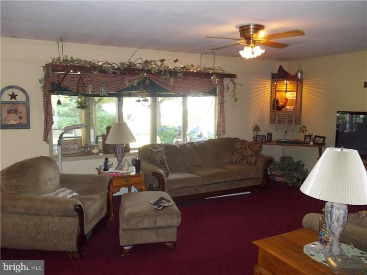 101 Fieldstone Road Levittown, PA 19056 - Photo 9 of 25 Living Room