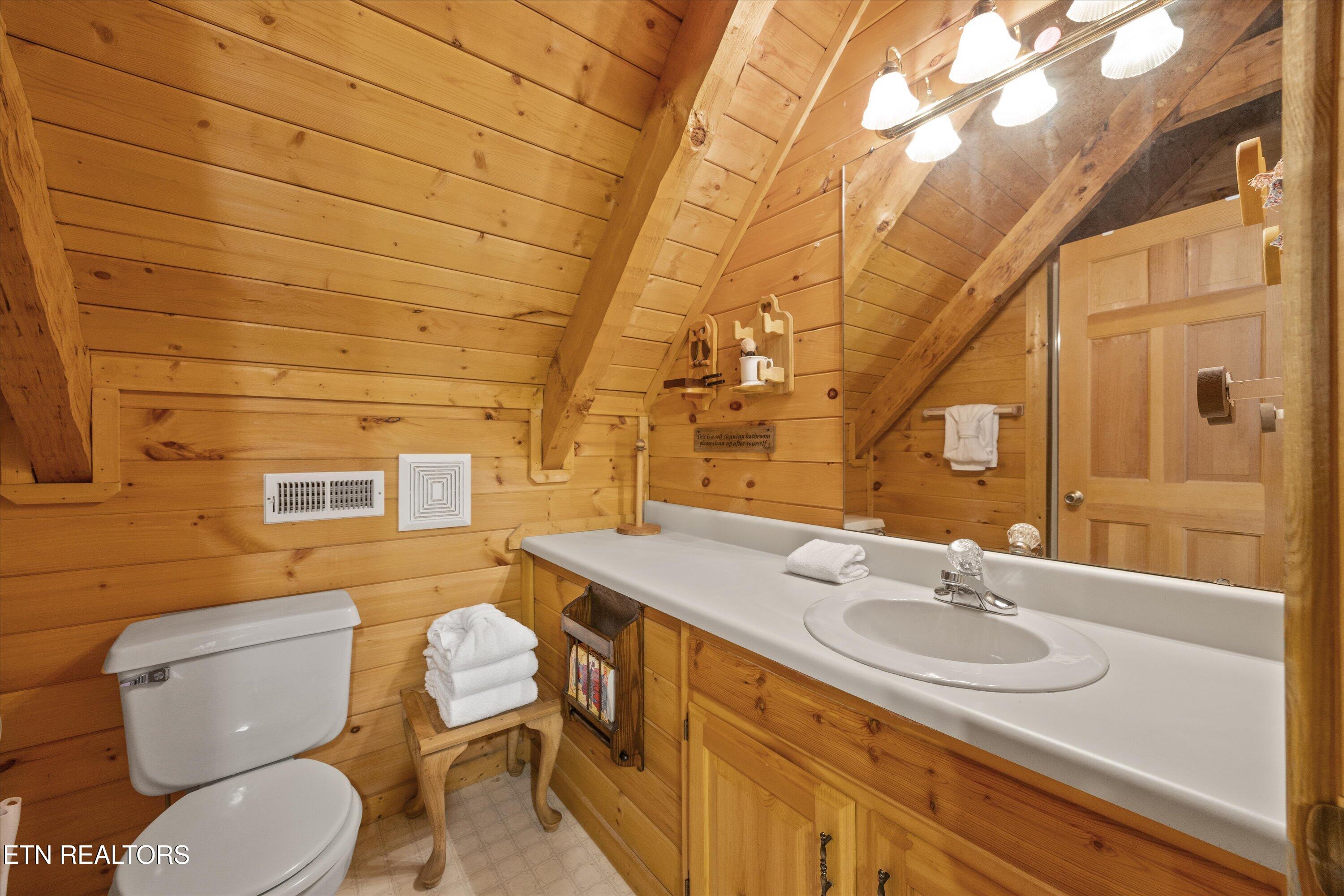 2992 Covemont Road Sevierville, TN 37862 - Photo 18 of 30 Loft Bath